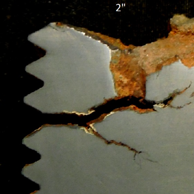 The longitudinal macrosection shows the fracture appearance, irregular, and a lot of secondary cracks transverse to the bolt axis, and longitudinal.