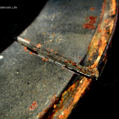 Aspect of the broken disc spring, 1/4" thick, OD 10". The fracture is flat and transverse to the disc.
