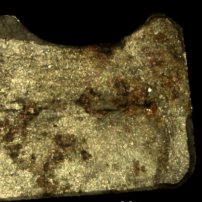 Detail of the fracture starting point, in the bottom of the groove, where there is a pit about 0.5 mm depth.