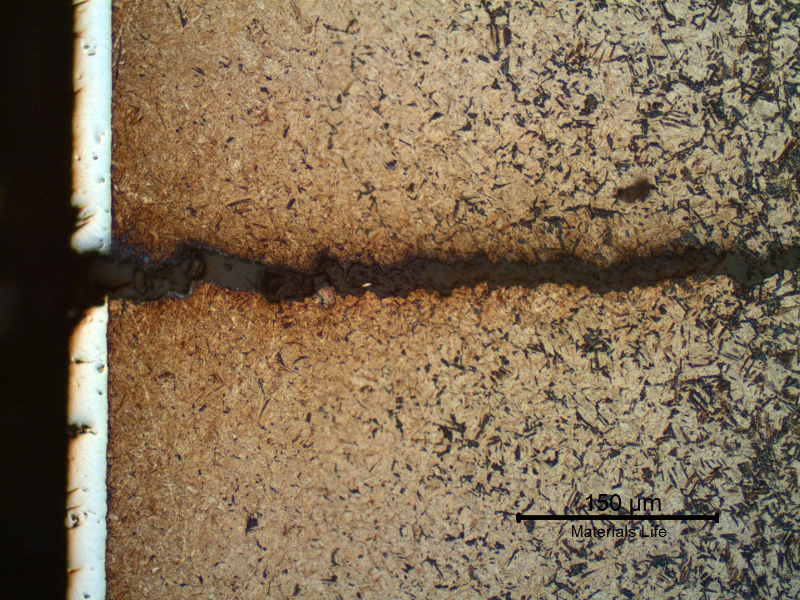 Micrographic detail of an intergranular secondary crack (adjacent to the broken surface) propagating from the hard chromium layer.