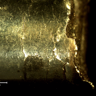 Low magnification microscopy (stereoscope) detail of the multiple cracks at the pin surface.