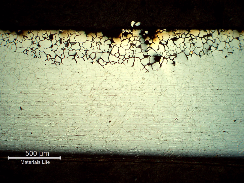 Micrography of a longitudinal section of the tube in position 2, presenting thinning by intergranular corrosion at the internal surface.
