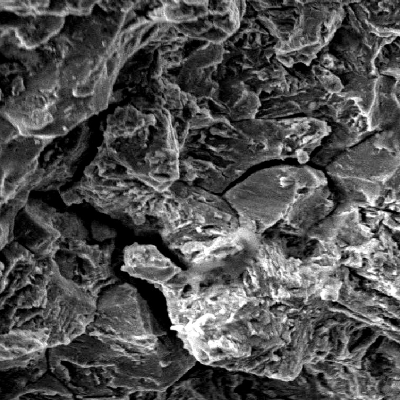 Fractographic analysis of the pin showing several secondary intergranular cracks (in the middle of the figure) and quasecleavage transgranular fracture mechanism.