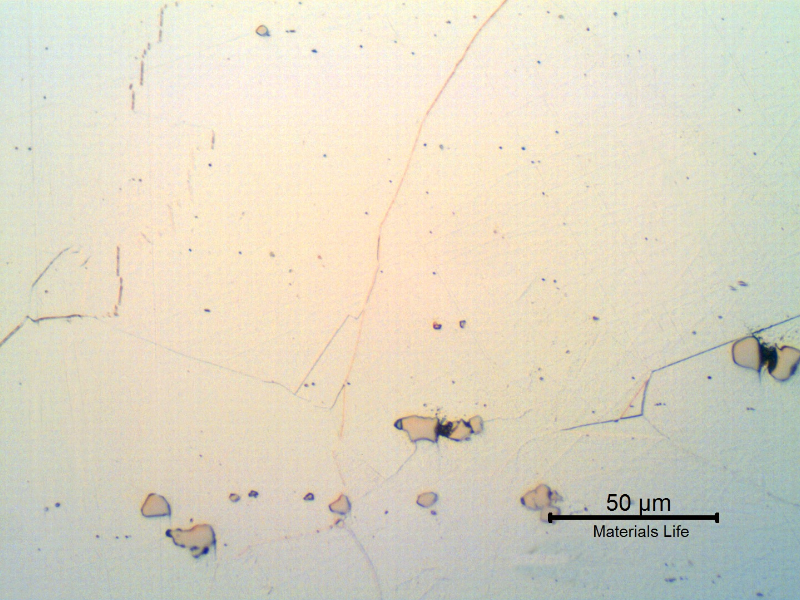 Micrographic detail of the austenitic structure at the surface, where the grain size of the material increased. By optical microscopy the intragranular precipitation due to solution annealing and aging is not revealed.