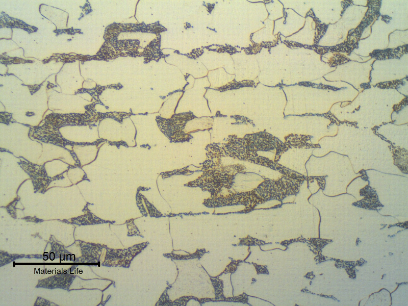 Micrographic detail of the slightly banded perlitic structure, in the center of the thickness.
ND 3". 7.6 mm thick.