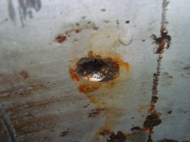 Deep localized corrosion spots, rusted. There are indications that the roughness of the surface influences the localized corrosion location.