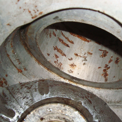 Aspect of the inner side of a valve body, showing regions of localized corrosion and rust, not expected for this stainless steel.