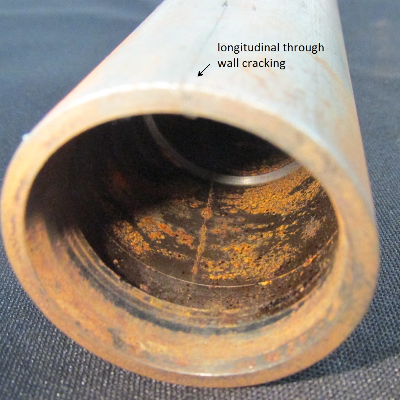 The tool housing ID 1 1/2" presented a longitudinal through wall cracking, in two positions at 180°.  
The internal side of the housing presented several pits.