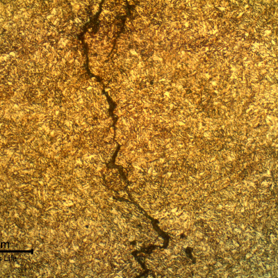 Micrographic detail of the through wall cracking, slightly branched and thin.