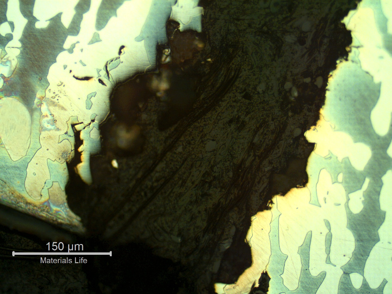 Micrographic detail of the region where the cracking was initiated at the internal side of the fitting.