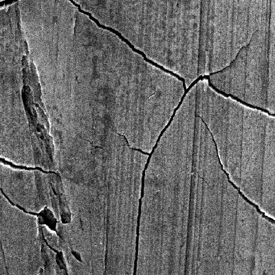 Aspect by scanning electron microscopy of the cracking at the internal surface of the fitting. Interesting to observe multiple cracks with brittle characteristic.