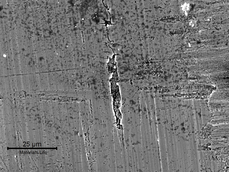 The aspect of the external surface of the fitting shows regions where the passivation was lost and where microcracks started already.