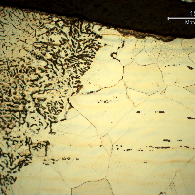 Micrographic detail of the fusion line of the fitting, close to OD. Austenitic base metal and austeno-ferritic weld metal.