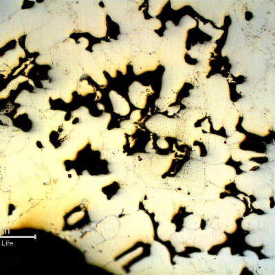 Micrography close to the internal surface of a new tube, presenting casting defects.