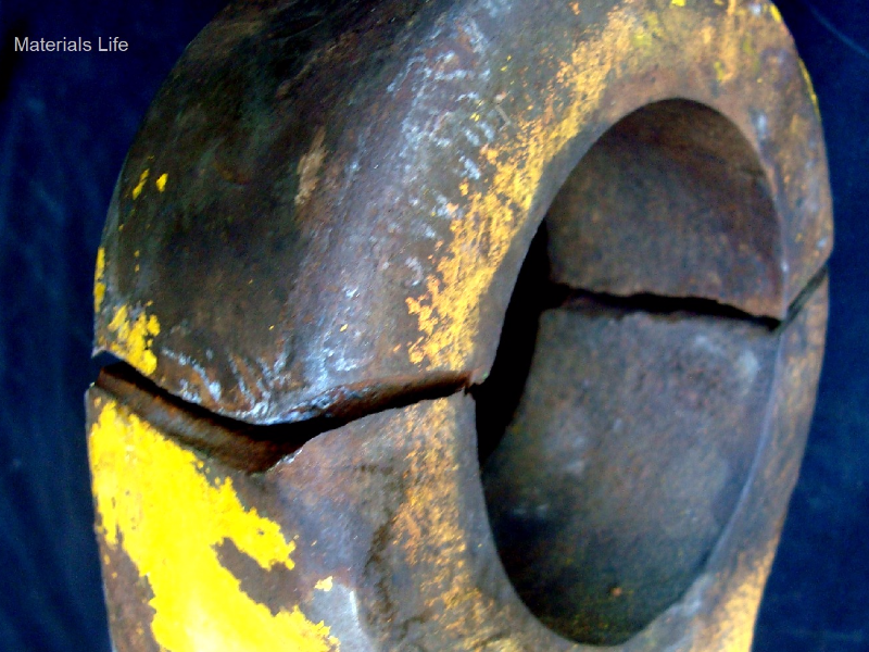 Aspect of the broken padeye. The outer diameter is about 10" and the thickness of the casting is about 2".