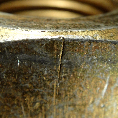 The general aspect of the lateral side of the 1 1/8" 2H nut, presenting a rejectable indication that looks like a straight crack.