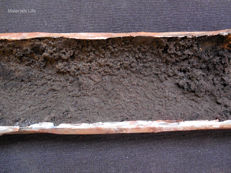 Aspect of the internal surface of the tube after longitudinal cut. 
This position is at the damage area where a thick deposit is evident.