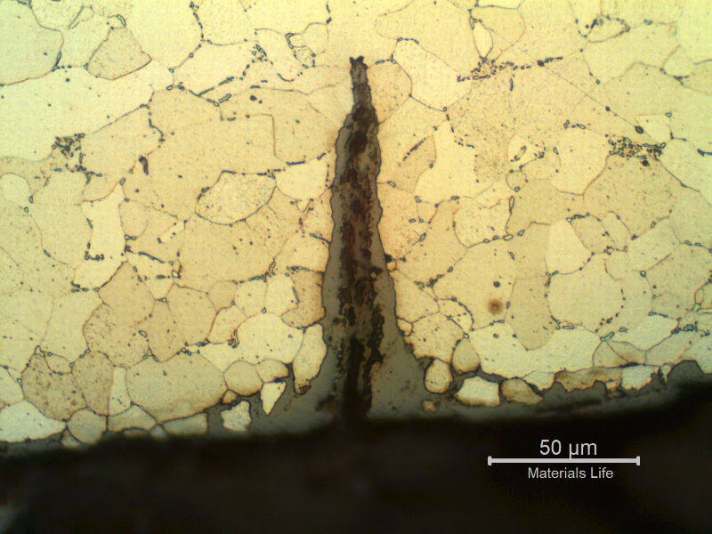 Micrographic detail of the thermal fatigue cracking, slightly assisted by corrosion, at the ID, in a longitudinal section. The microstructure is ferrite with carbides.