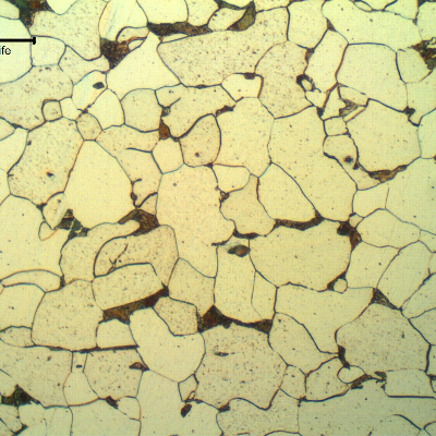 Micrographic detail of a longitudinal section of the tube, 200 mm far from the cracked region, in the center of the thickness (3.9 mm). Feritic perlitic structure.