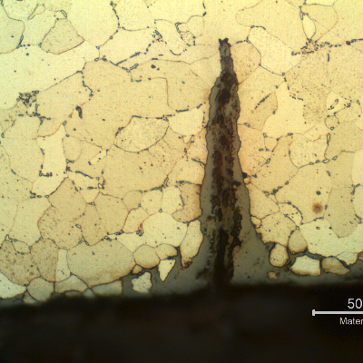 Micrographic detail of the thermal fatigue cracking, slightly assisted by corrosion, at the ID, in a longitudinal section. The microstructure is ferrite with carbides.
