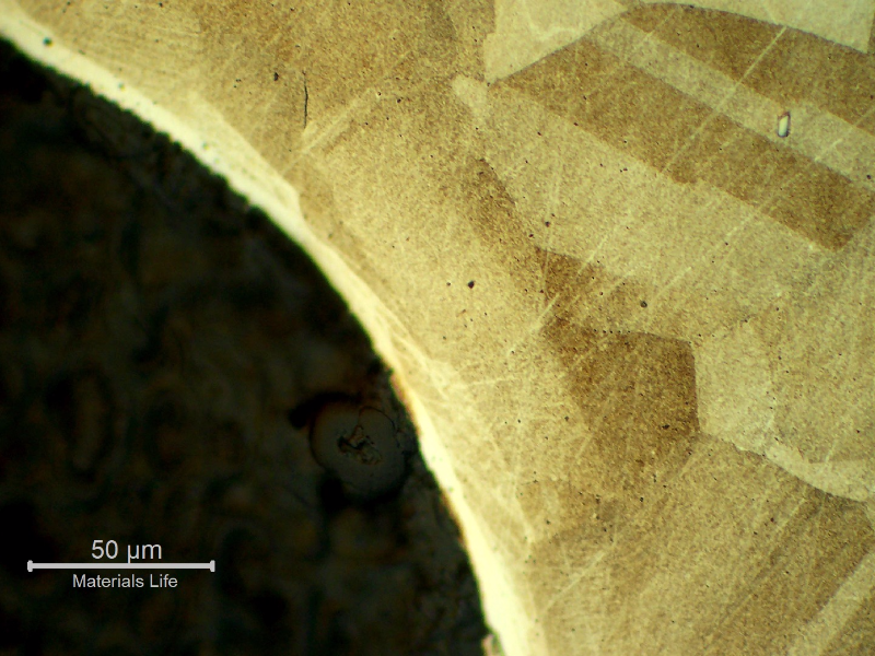 Micrographic detail of the bolt in a longitudinal section, at the bolt thread, showing no evidences of forming operations, indicating it was machined from a heat treated bar.
Austenitic microstructure, granular, equiaxial, precipitation hardened (shadow in the grains).