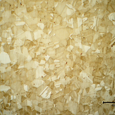 Low magnification micrography of the bolt in a longitudinal section, in the center of the thickness.
Austenitic microstructure, granular, equiaxial, precipitation hardened (shadow in the grains).