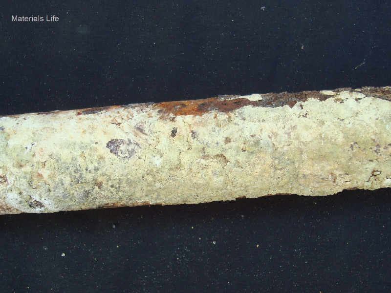 Aspect of the superheater ND 1" tube that was in operation for about 35,000 hours and presented a thick deposit at the external surface.