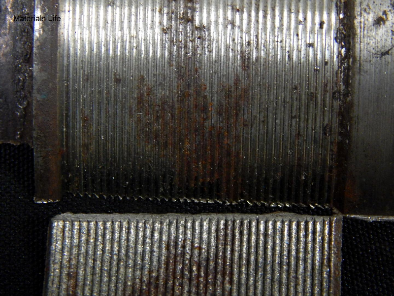 Detail of the detached layer, about 1.5 mm thick.