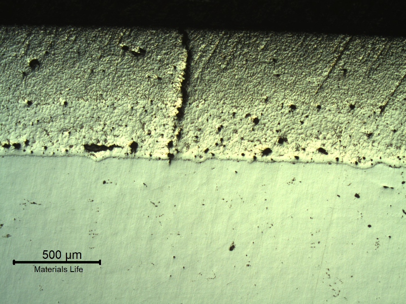 Micrography, as polished, of the transverse section of the forged pin, showing a crack in the thermal spray layer, thickness about 0.8mm. The spray and fuse process was conducted in a low alloy steel, type AISI 4130, but the quenching and tempering heat treatment was not applied later, and the pin body presented low strenght, evidencing plastic deformation after hydrostatic testing, that cause the layer cracking.