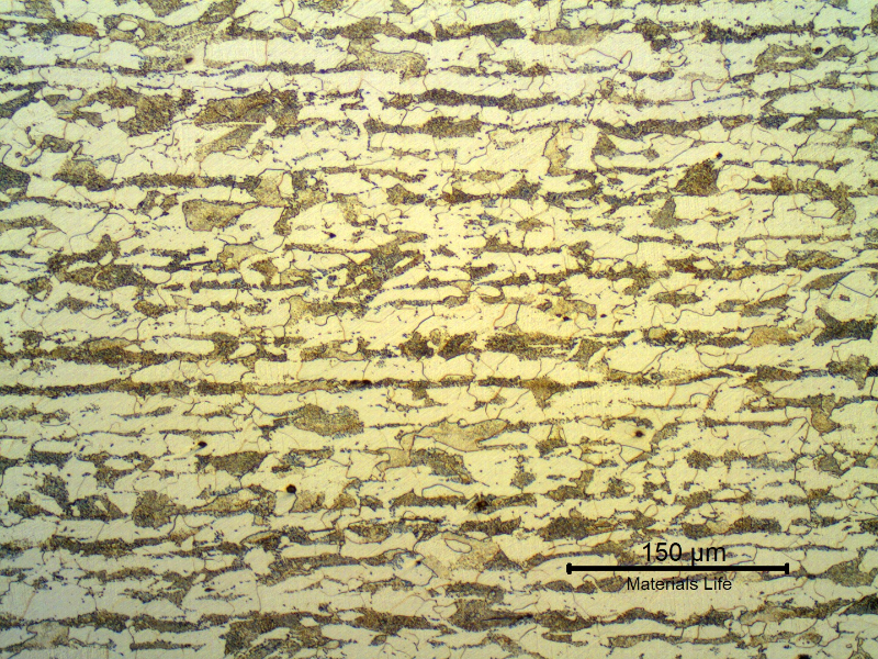 Micrography of a transverse section of the tubing, in the center of the thickness. Ferritic-pearlitic structure. The pearlite is banded and presented a coalesced aspect.