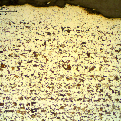 Micrography of a transverse section of the tubing in the center of the thickness. Ferritic-pearlitic structure. The structure is fully ferritic in a small extension at the surface, due to a decarburization effect during manufacturing.