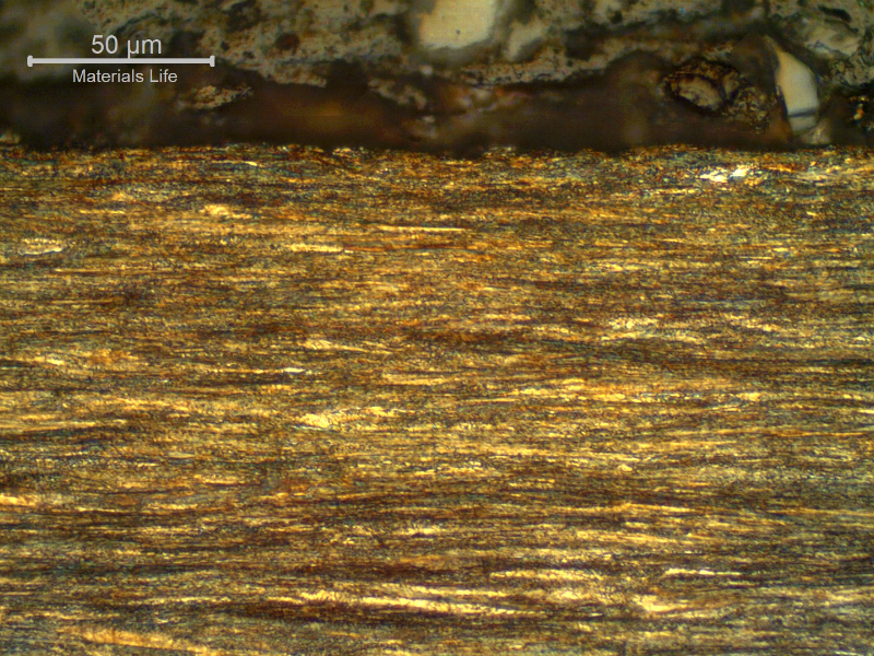 Micrographic detail of a longitudinal section of the core wire, 2.0 mm diameter, at the surface of the wire, showing that it presents no protective layer (not galvanized nor plated) and the microstructure is pearlitic, strain hardened.