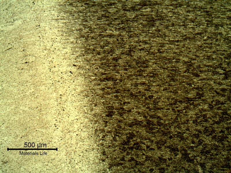 Low magnification micrography of the welded joint at the heat affected zone of the flat position, in the root. Longitudinal section of the plate, transverse to the welded joint.