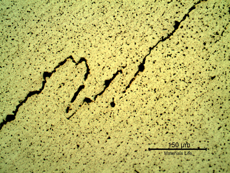 Micrography of the welded joint, at the root, showing hot cracks with intergranular morphology.