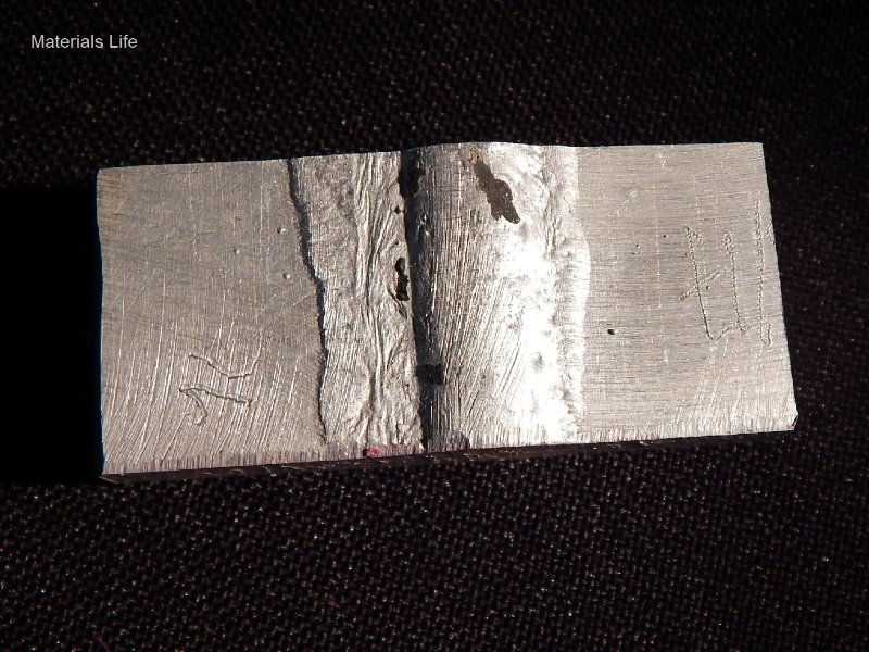 The welded joint of the flat position is shown from the root side. It is possible to see that the use of the backing generated the possibility for melting the base metal out of the groove, without detection of this condition during welding, responsible for creating defects and avoiding the WPS qualification.