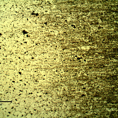 Micrography of the welded joint at the heat affected zone of the flat position, in the root.  Longitudinal section of the plate, transverse to the welded joint.