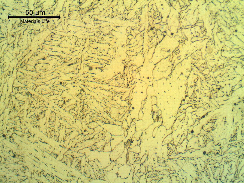Micrographic detail of the weld metal in the center os the weld. Columnar grains (of the previous austenite) with primary ferrite in the grain boundaries; and details of the ferrite with aligned second phases and acicular ferrite, intragranular.