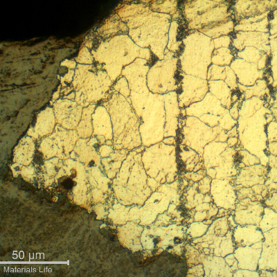 Micrographic detail of the edge of the tube exposed to the combustion gases. The crack is filled with oxides and the tube microstructure shows degradation, the pearlite is losing its lamelar morphology and cementite is precipitating at ferritic grain boundaries.