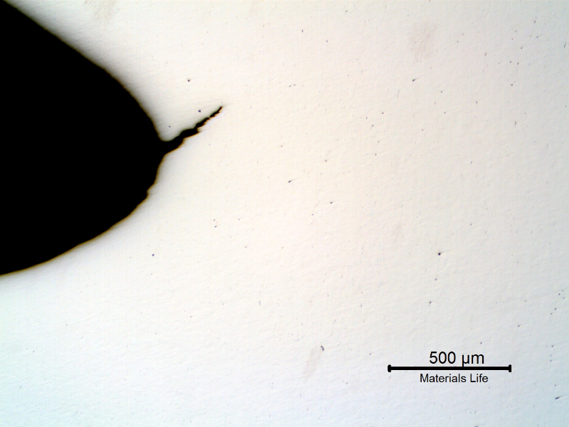 Micrography as polished of the longitudinal section of the bolt at the first thread fillet below the fracture, presenting a cracking at the bottom of the fillet.