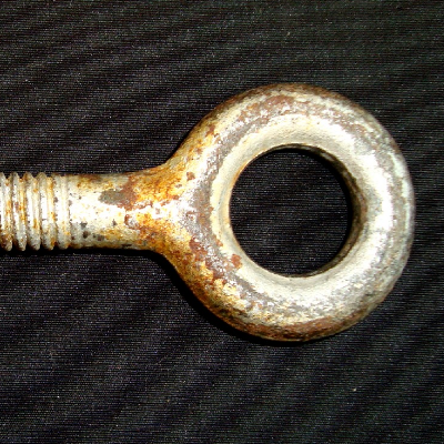 Apect of the 1/2" ND bumper eye bolt that was fractured (in the left side of the figure) in the position where the nut was tight.