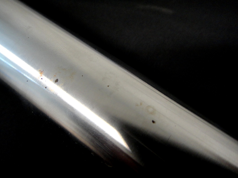 Aspect of the Nitronic 60 cylinder, OD 36.4mm, presenting pits at the external surface.