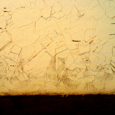 Nitronic 60 cylinder. Micrography of the longitudinal section close to the surface, presenting a fully austenitic microstructure, with a 0.15mm layer of strain hardened structure (deformation twins).