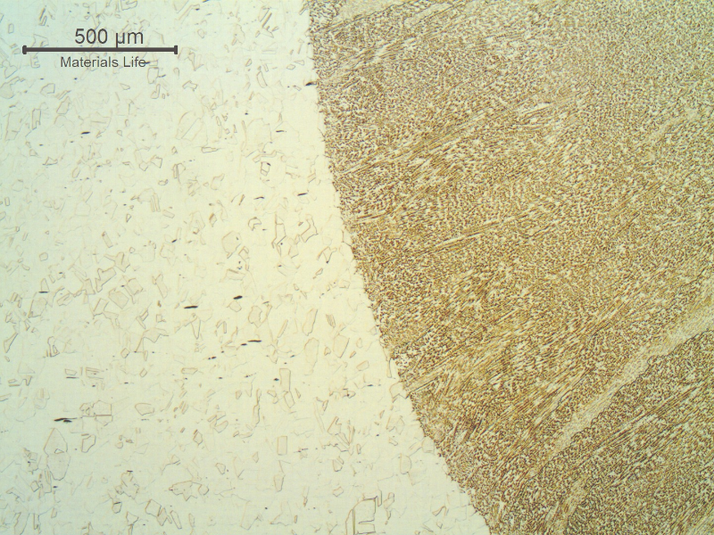 Microstructure of the welded region of the padeye, at the fusion line.  The weld metal is dendritic, austeno ferritic, in the left side of the figure. The heat affected zone is in the center of the figure and shows no changes in relation to the base metal. The padeye base metal is to the right side of the figure.