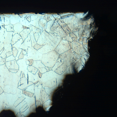 Micrographic detail of the crevice corrosion in the case wall, showing that the structure is not affected and is fully austenitic with equiaxial grains typical of a solution annealed condition.