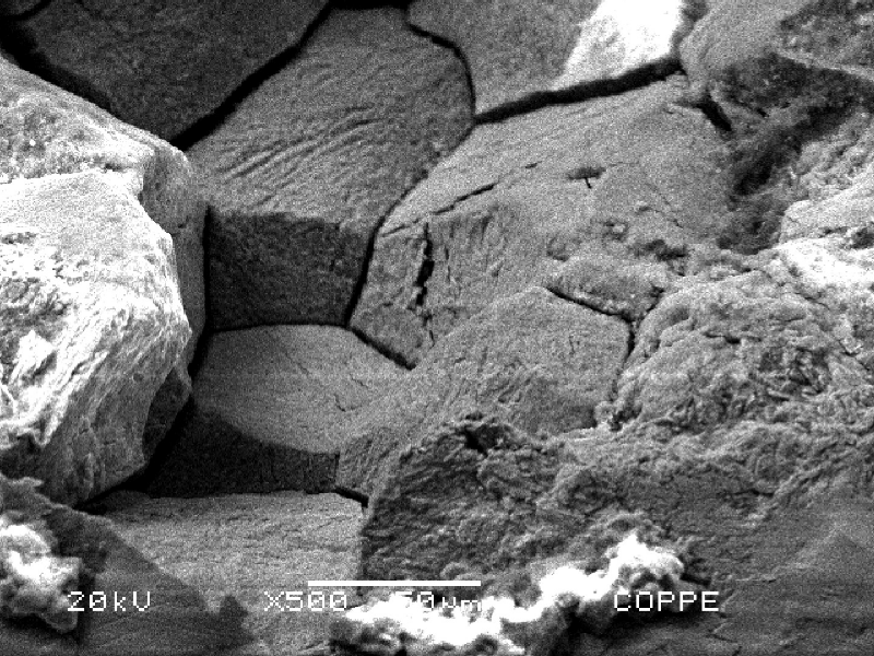 Intergranular morphology inside the pitting and evidences of chemical attack (dissolution).