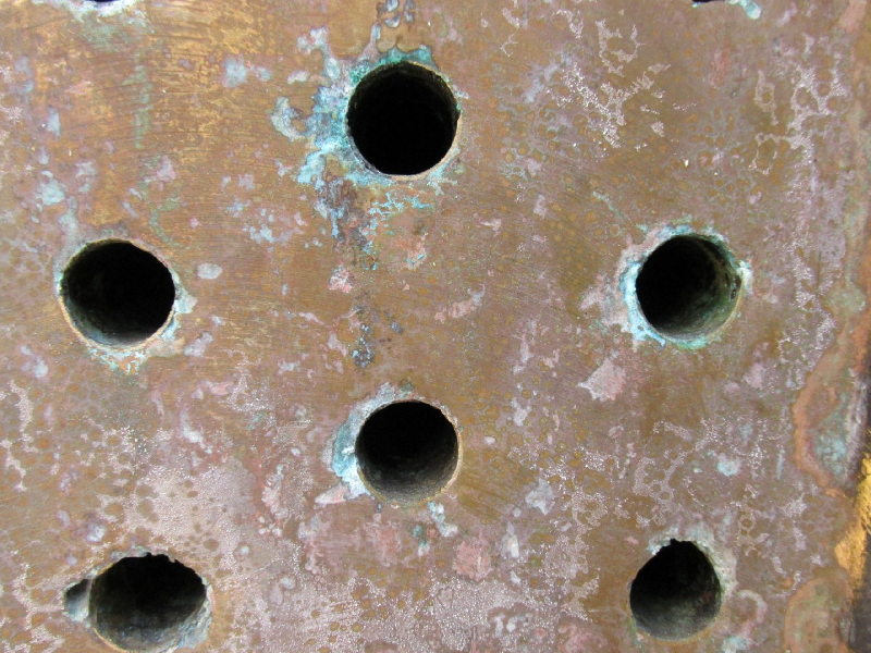 Aspect of the tubesheet after removal of the cooper alloy tubes and water cleaning. The corrosion is more intense in the regions of tube connection.