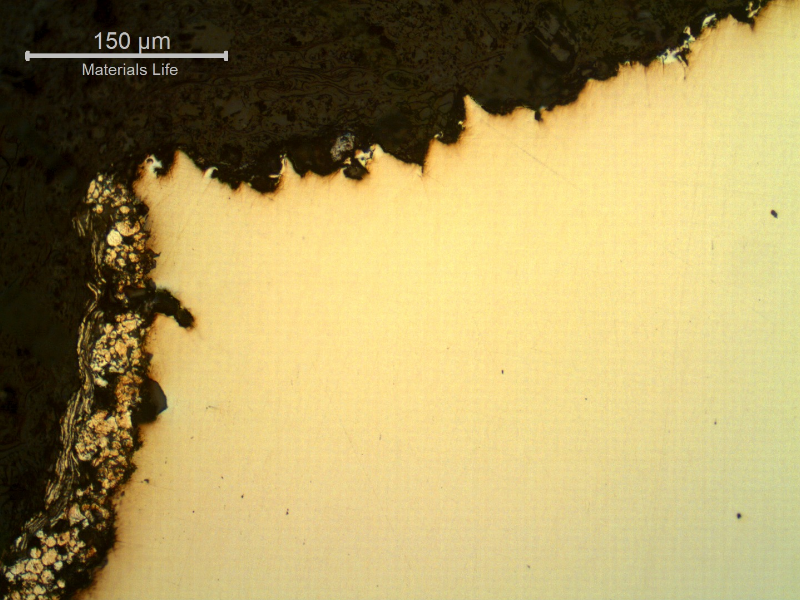 Micrography of the longitudinal section of the bolt, at the fracture (top of the figure), starting from the bottom of the thread (to the left side of the figure). The presence of the coating at the bolt surface shows that the fracture occurred without corrosion. The rusted aspect of the fracture is associated to corrosion products after the rupture has occurred, also suggesting that the bolts were fractured and remained in service for some time after the failure occurred.