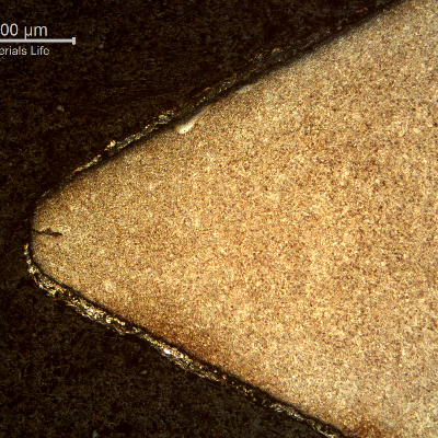Micrography of the longitudinal section of the bolt at the top of the thread fillet, showing a small circunferential cracking typically of a rolling process to manufacture the thread.  The thread presented no evidences of plastic deformation suggesting that the heat treatment was applied later.  It is important to mention that this cracking presented no influence in the fracture of the bolt.