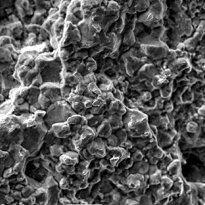 Aspect of the fracture surface of the bolt, after cleaning with a  plastic brush.  Although there is a layer of oxides it is possible to see the intergranular morphology of the fracture, typical of a hydrogen embrittlement mechanism.