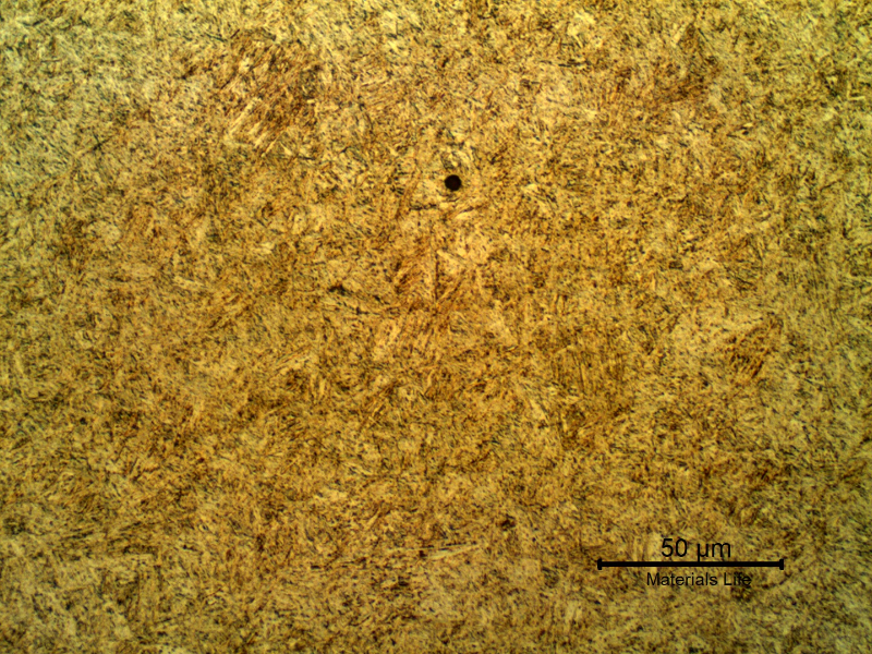Micrography of the longitudinal section of the stud presenting a tempered martensite structure in the center of the thickness.